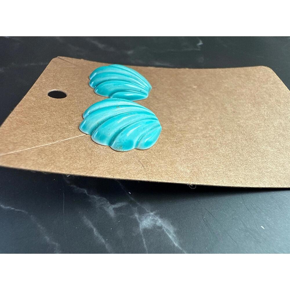 Vintage Plastic Sea Life Polymer Clay Clam  Shell Studs Earrings 1in - Picture 2 of 6